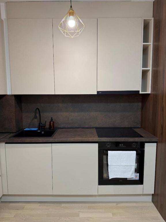 5-Min Walk to Airport Brand New & Modern Apartment - 1