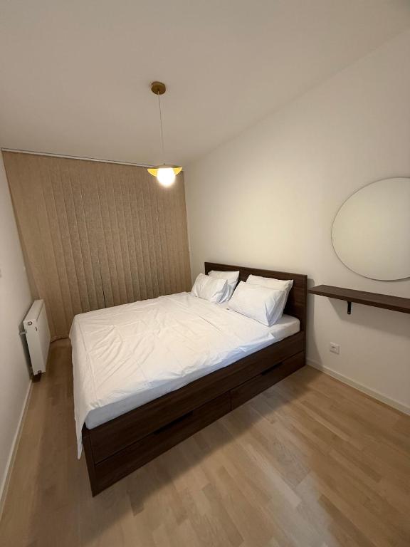 5-Min Walk to Airport Brand New & Modern Apartment - 2