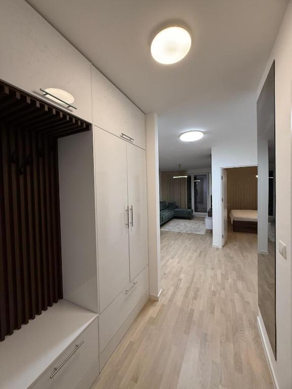 5-Min Walk to Airport Brand New & Modern Apartment - 3