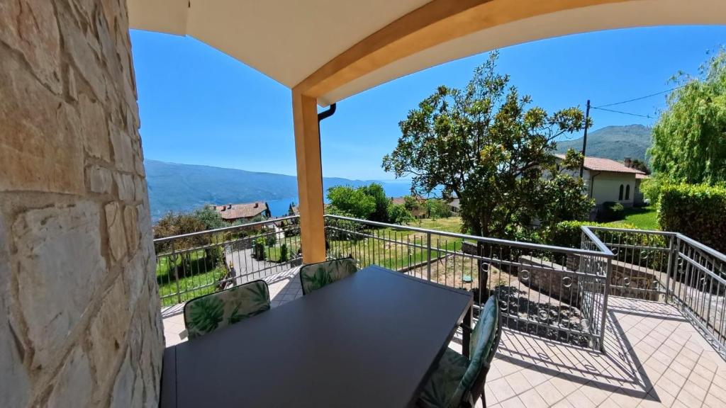 Villa Arianna Lake View Apartments with Pool - 2