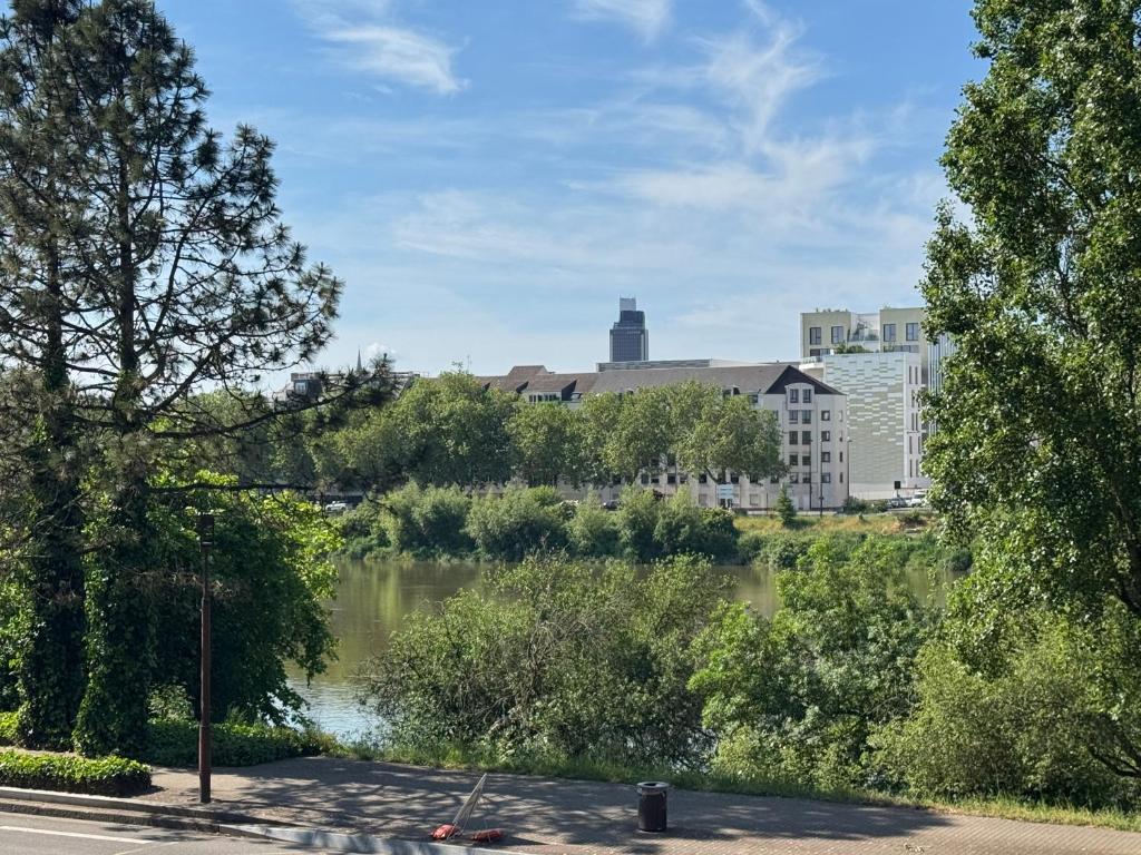 Le Cocon du Bord de Loire ! Appartement spacieux pour 6 personnes avec terrasse & parking - 2