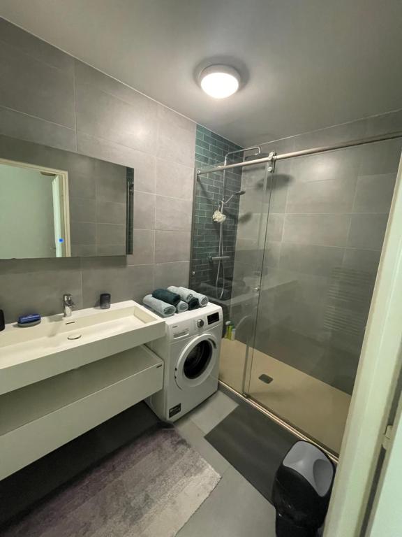 Apartment Zénith Charm of Barry Gardens- private parking - 2