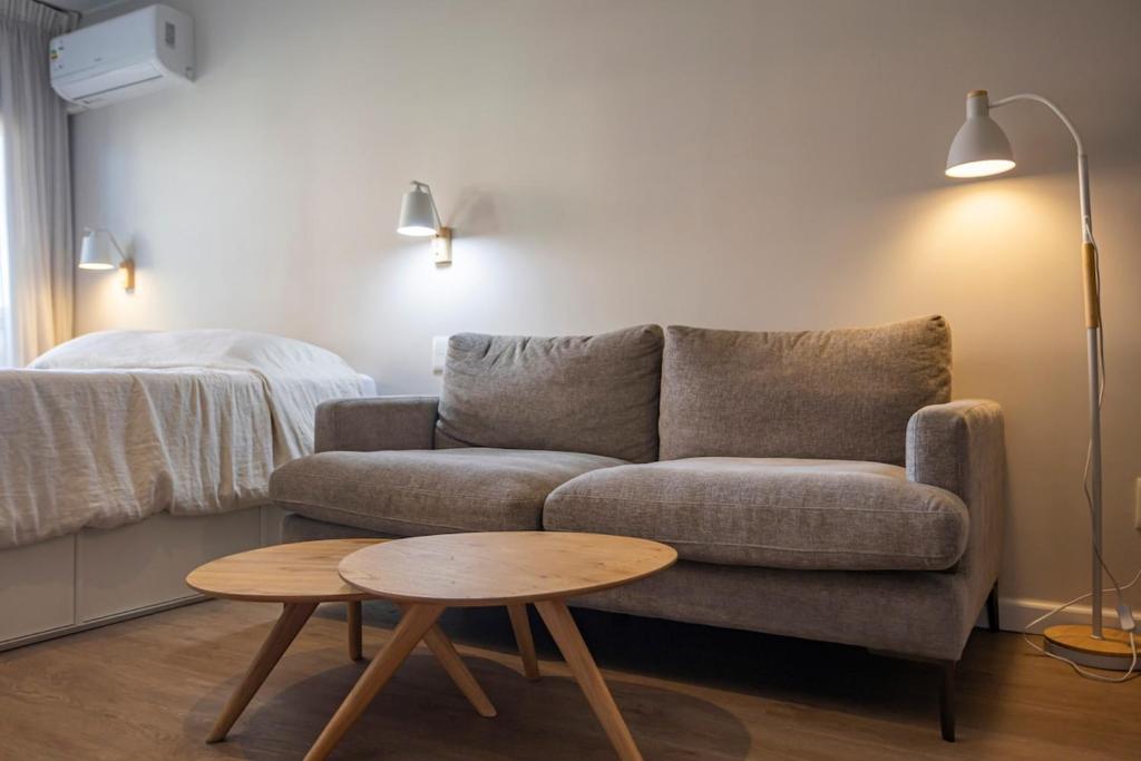 Fully equipped studio in the WTC area, steps from La Rambla - 2