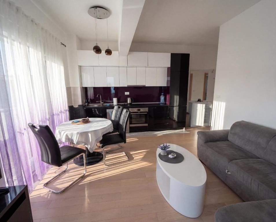 Sea Breeze Becici - 1