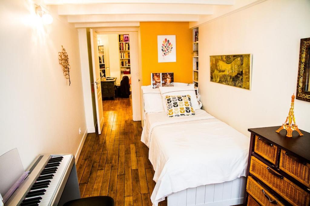Stylish loft, premium location, 120sqm, 3 Br, AC - 4