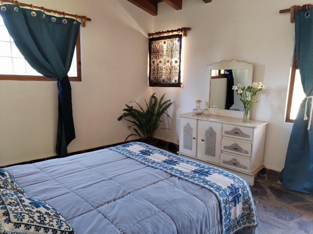 Suite Magnolias Independiente con baño propio y una salita - 2