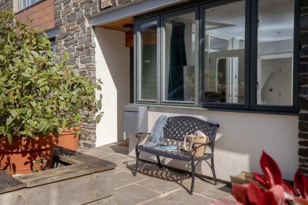 Mariners Retreat whole-house cottage at Pottery Cottages Dartmouth