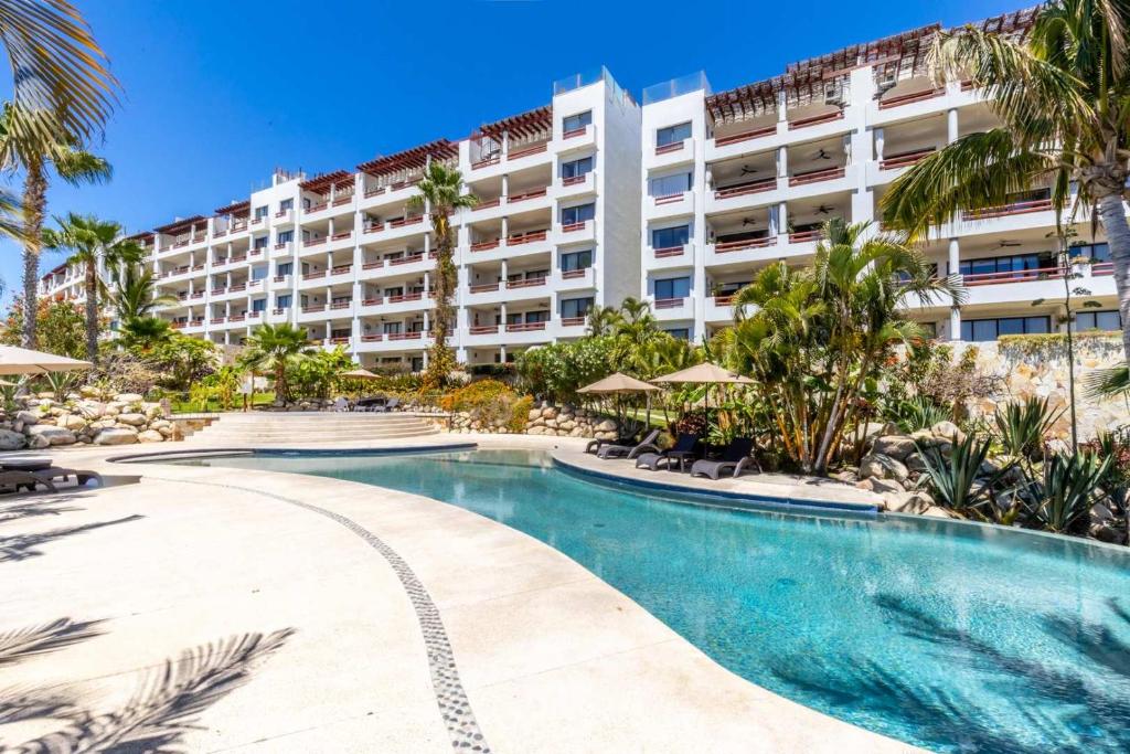 New 2 BR Condo in San Jose - Pool - Tennis - 4