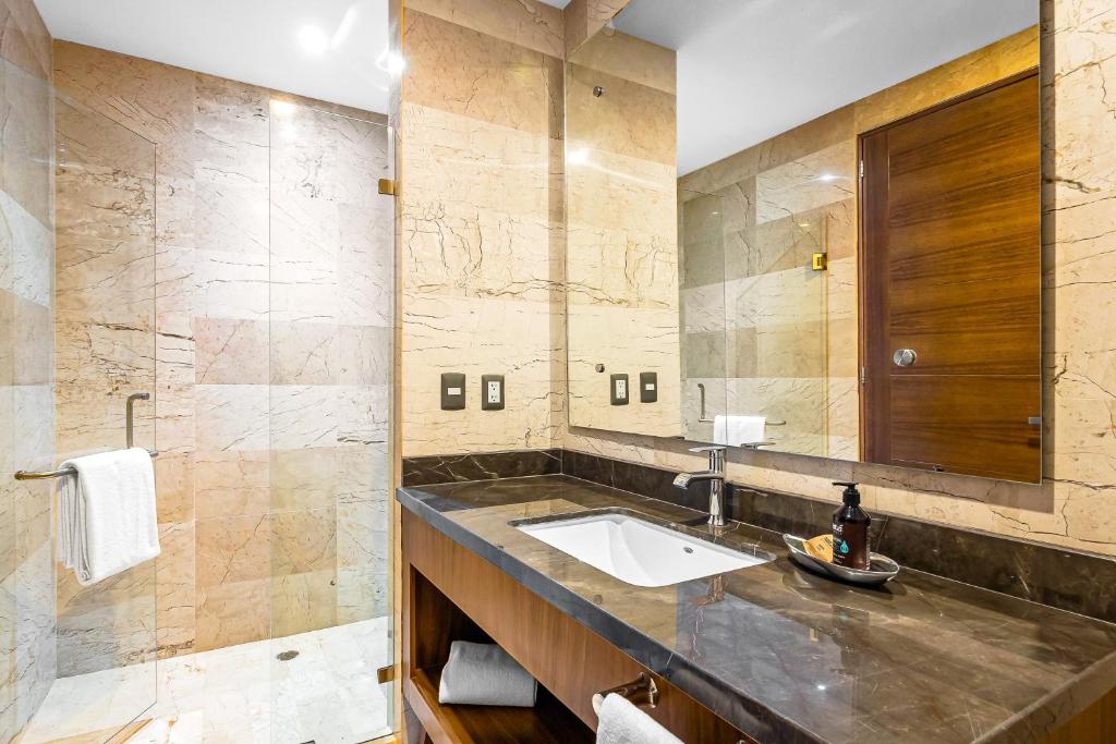 Dreamy coastal condo with amazing ocean views, pool & pool spa - 3