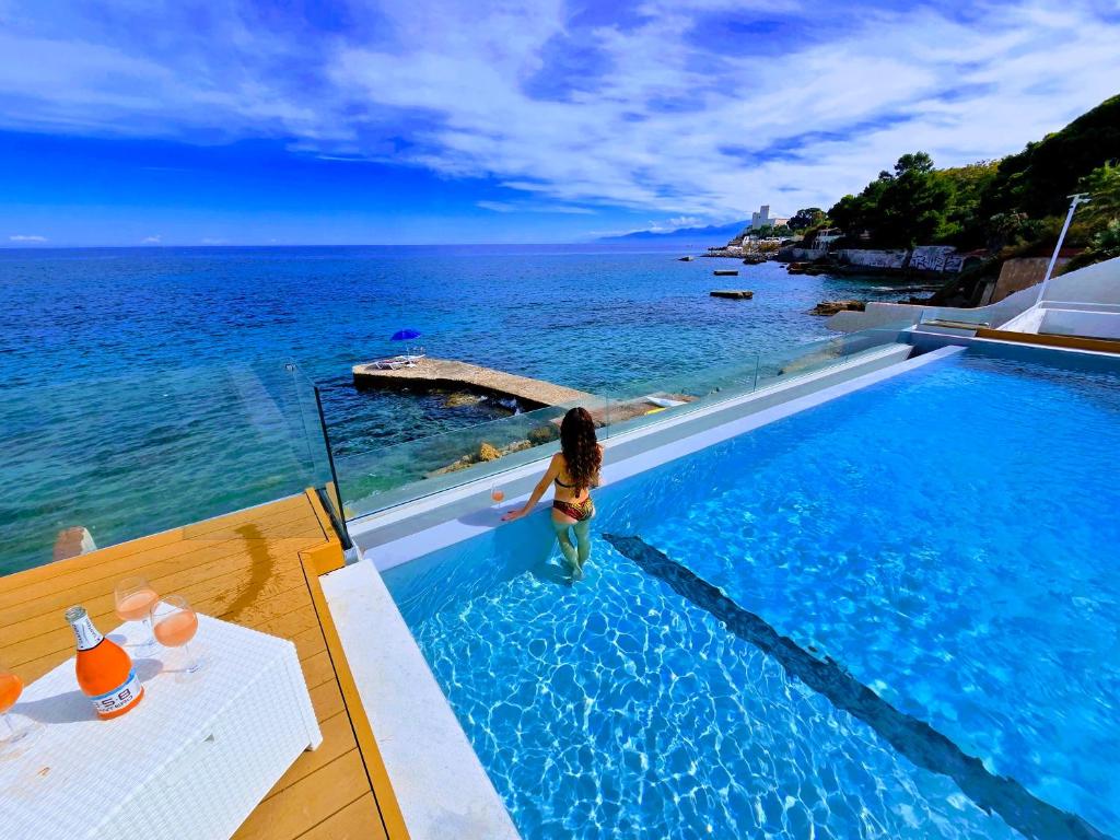 Red Coral Exclusive Waterfront Villa Residence Shared Infinity Pool & Private Sea Access - 3