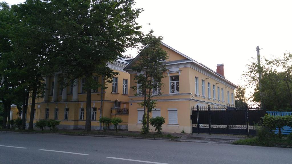 Угличская 31 ярославль. Дворец царевича дмитрия в угличе. Угличская 18. Угличская 18. 15 к.