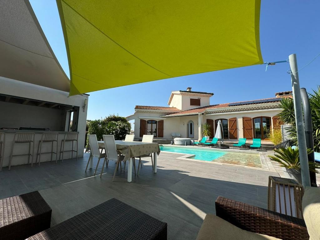 Villa au calme avec piscine dans le sud - 2