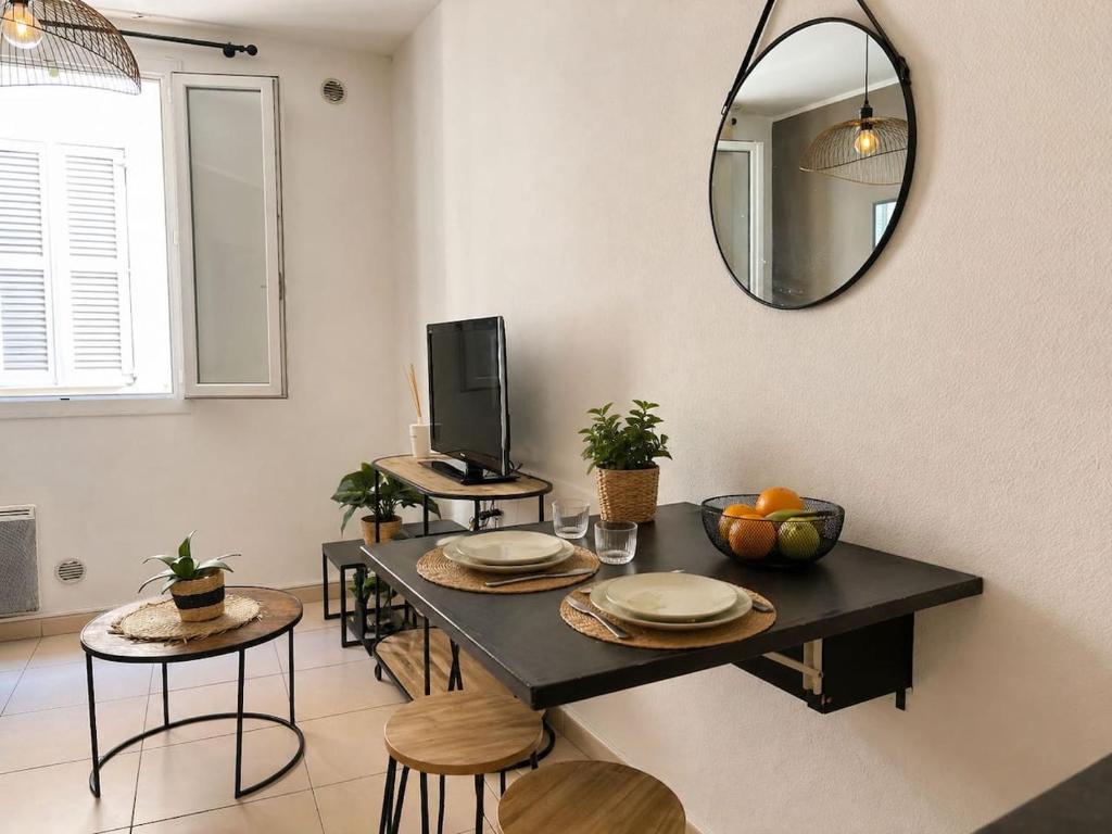 Nid Provencal Coeur Vieux Antibes Tout a Pied - 2
