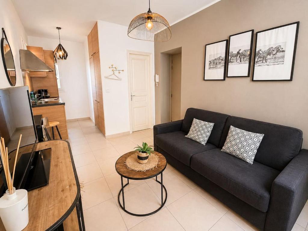 Nid Provencal Coeur Vieux Antibes Tout a Pied - 4