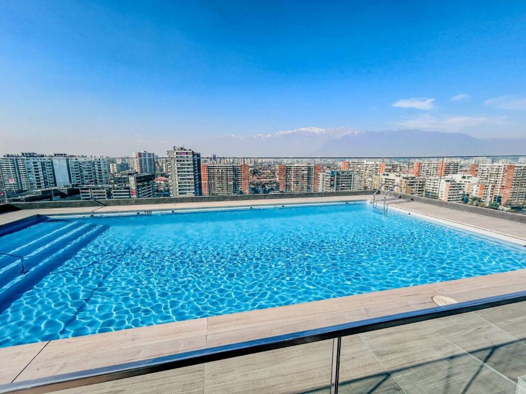 Depto. con Gym de 3 Pisos y Piscina. Ñuñoa - 4