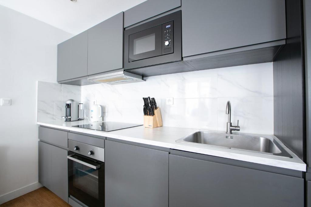 Spacious One Bedroom Apartment near Eiffel Tower - 5