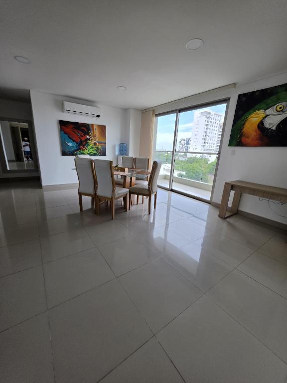 Luxury 3br 2ba Penthouse close to Airport-Beach-Rooftop Pool - 4