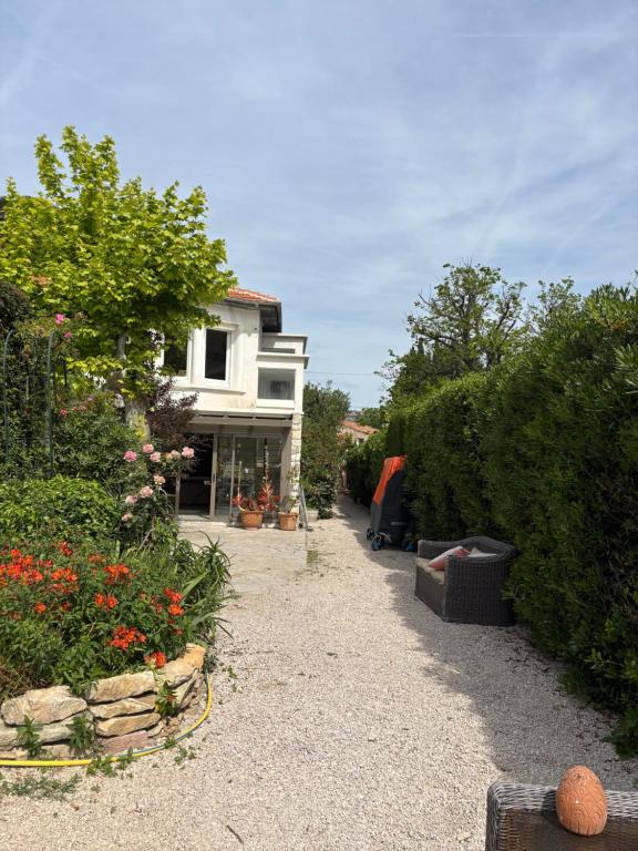 charmant T2 centre cassis avec parking - 4