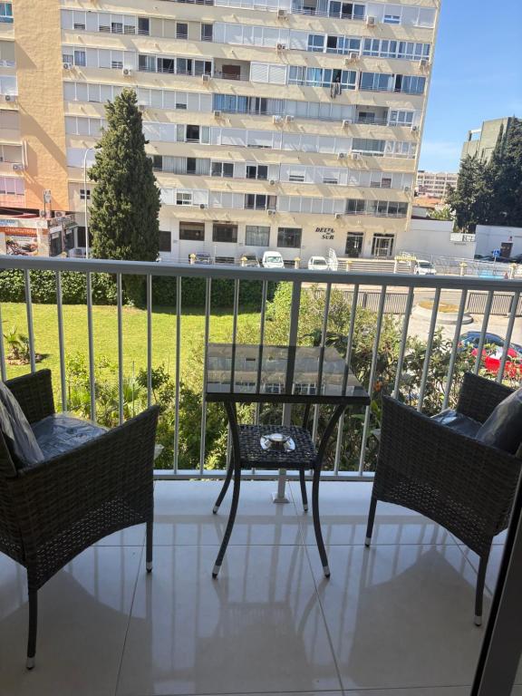 Fabulous sunny second floor apartment - Edificio Europark - overlooking gardens and pools. - 4