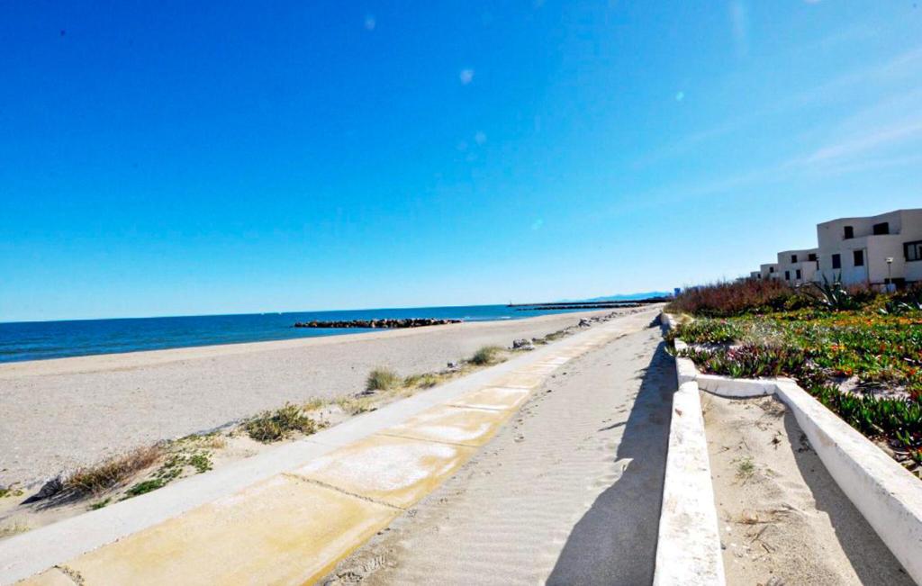 2 Bedroom Lovely Home In Canet-En-Roussillon Pl - 5