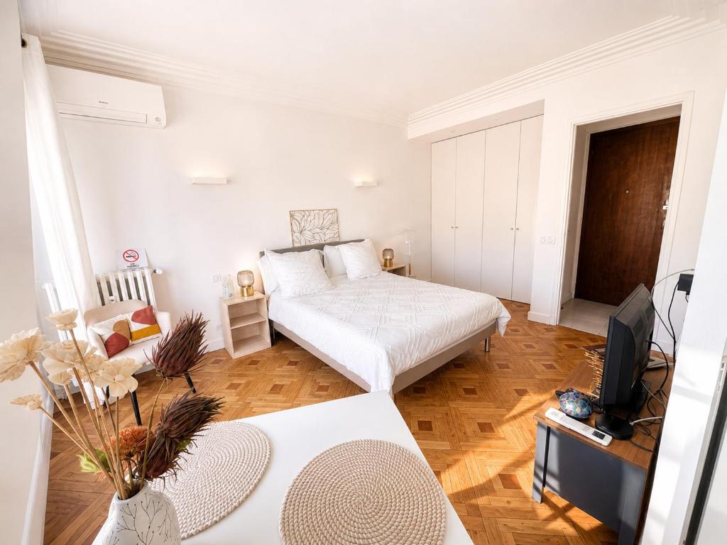 Renovated Apartment with Balcony & Side Sea View 25 bis Promenade des Anglais - 3