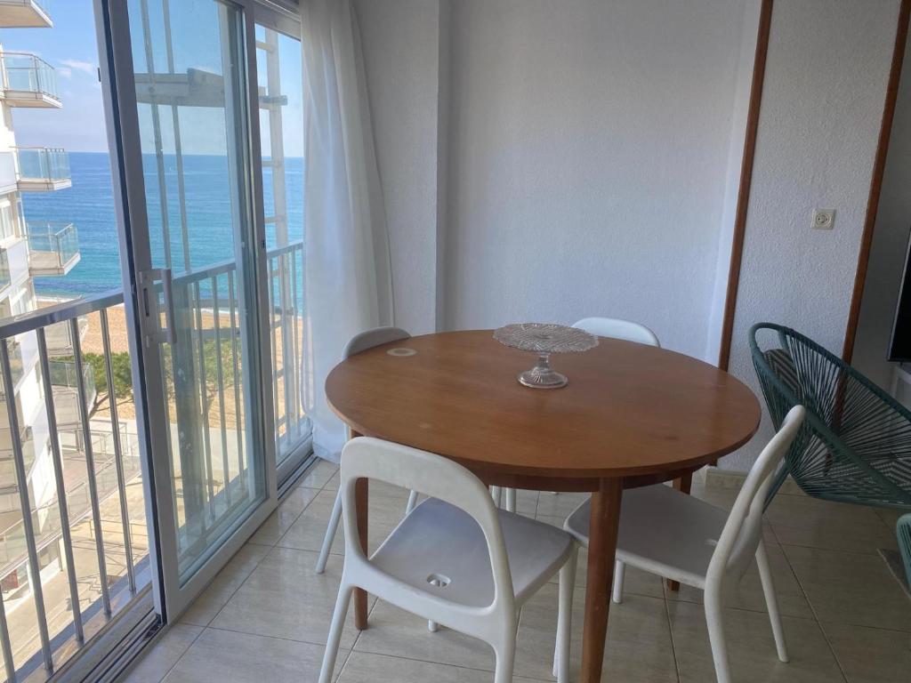 Apartamento con vistas laterales al mar en Platja - 2