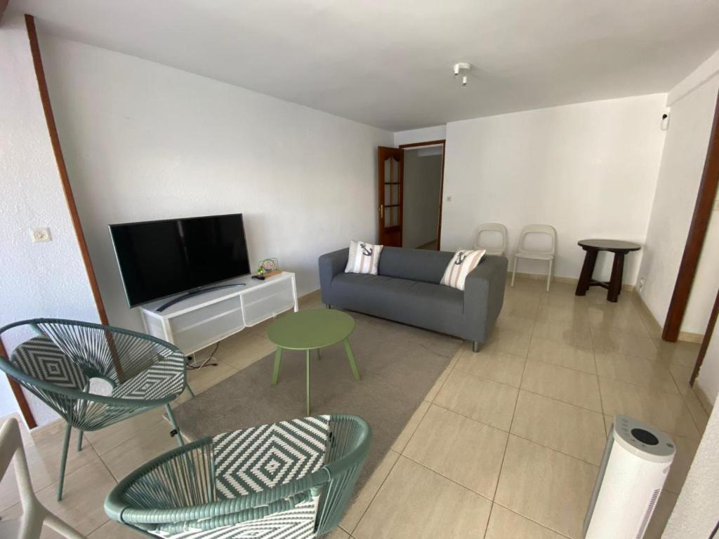 Apartamento con vistas laterales al mar en Platja - 5