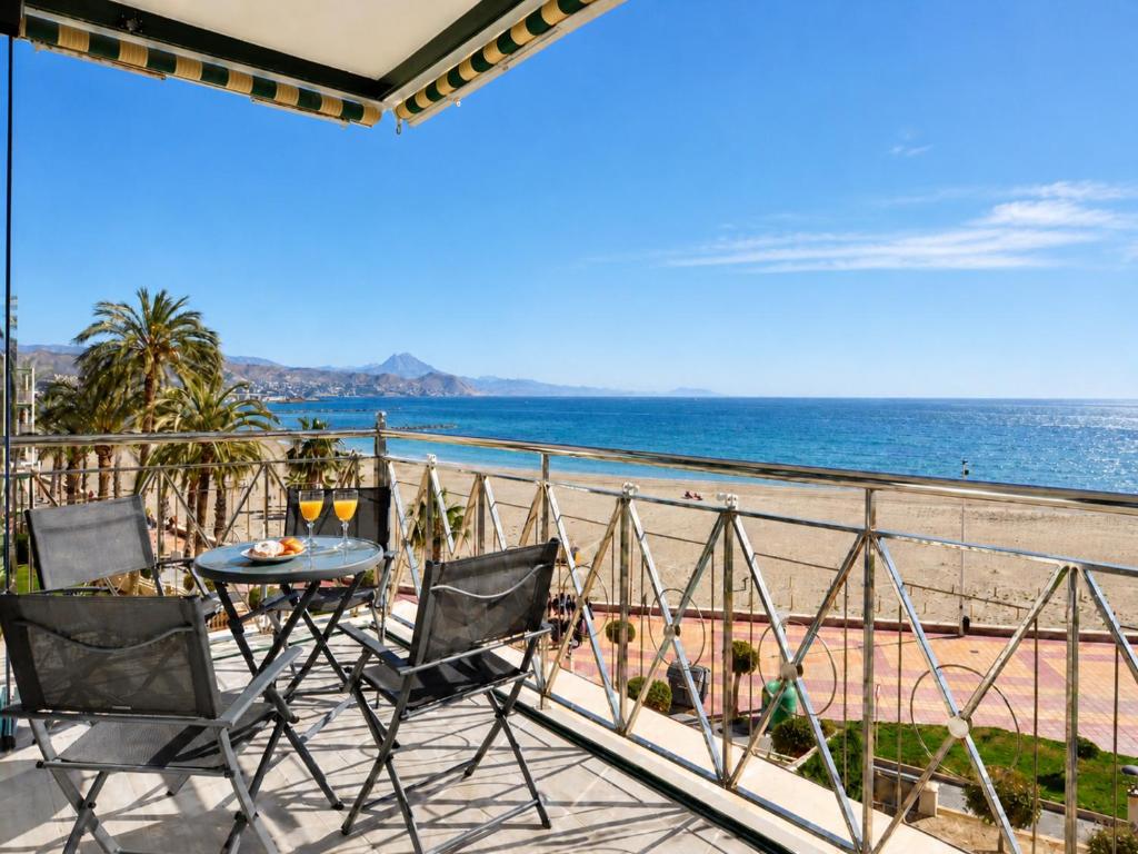 Beachside Apartment - 1