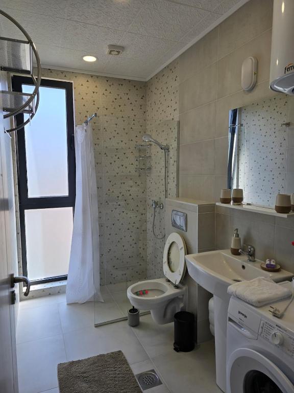 Spacious Green Breeze Apartment - Private Parking - 5