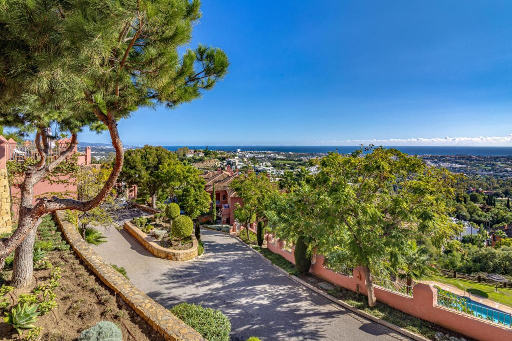 Elegant Golf Apt, Peace, Pool, Panoramic Views - 3