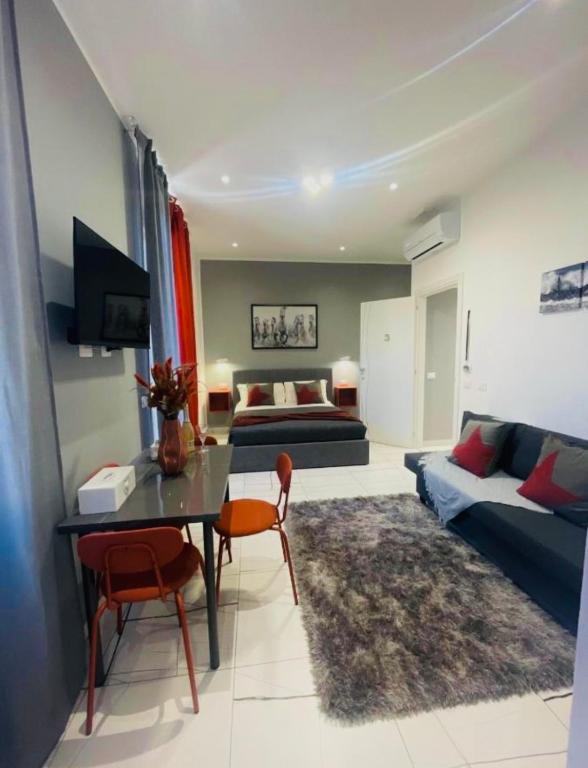 Laura Rooms - 2
