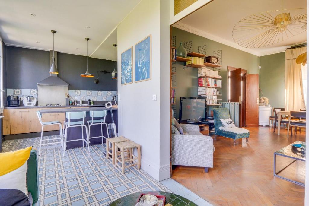 Très belle Maison avec Piscine et Jardin - 4