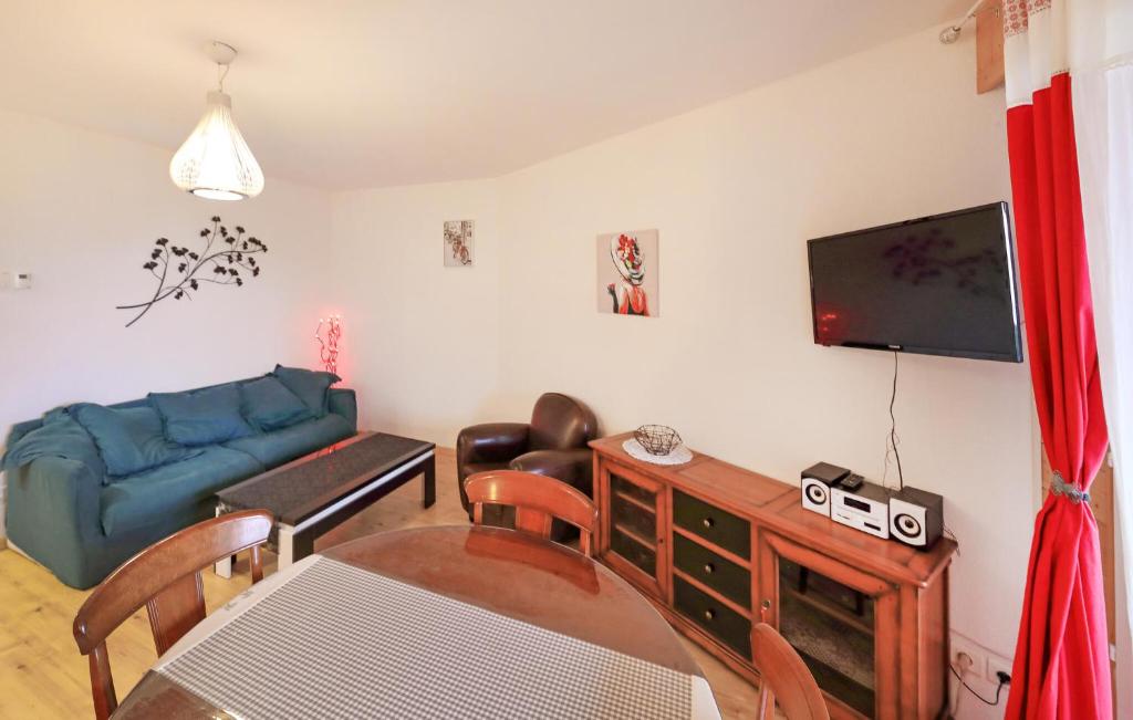 1 Bedroom Awesome Apartment In Gerardmer - 2