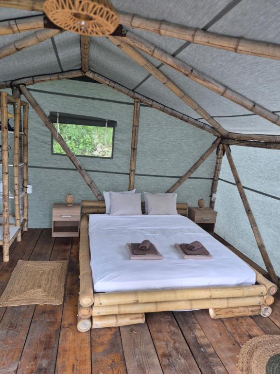 Bamboo glamping - 1