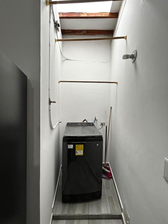 Spacious Family Apt near Subway - 4