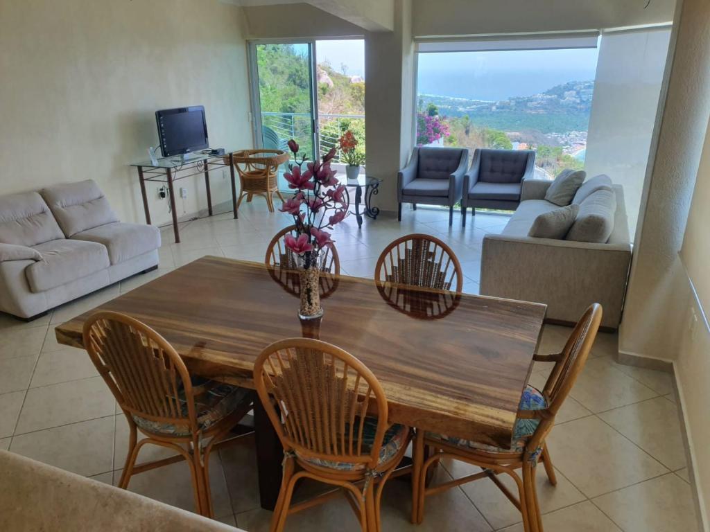 Ocean Front B1 - 5