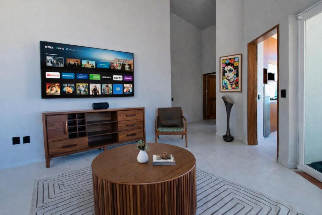 Two-Bedroom Apartment with Panoramic Ocean View and Zona Romantica - 4