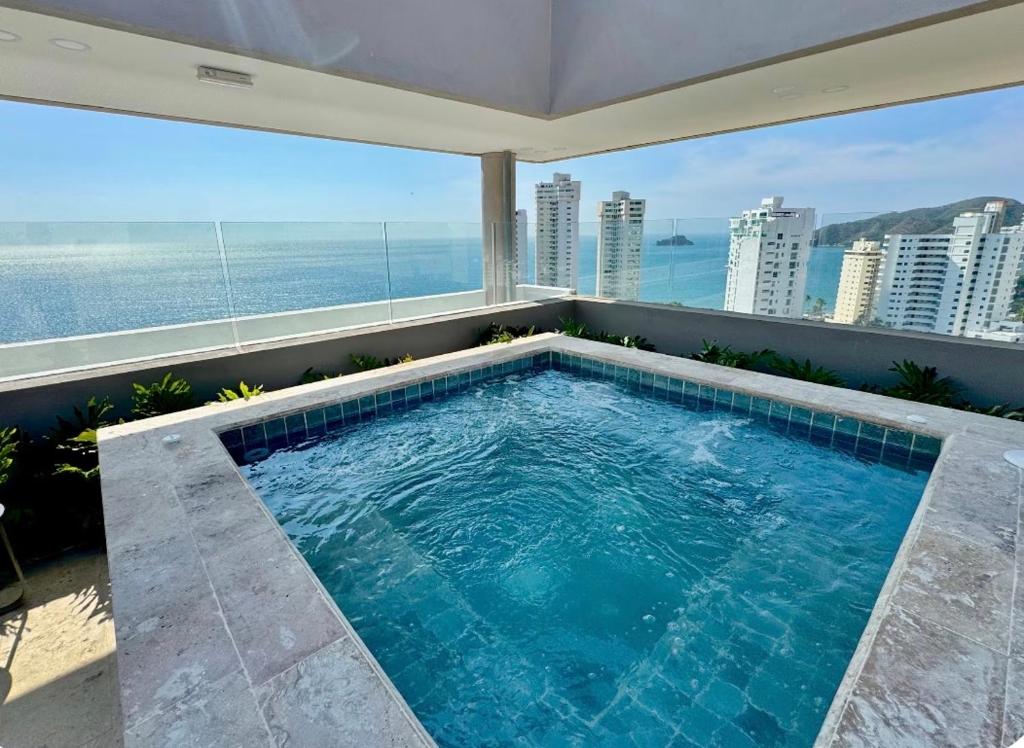 Suite de lujo con terraza, Jacuzzi y vista a las montańas - 3