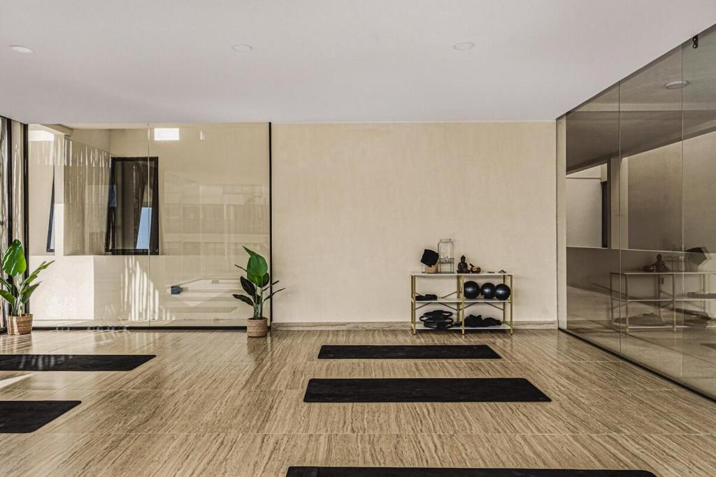 Quiet 2BR Penthouse w Private Pool and Gym, CoWork - 5