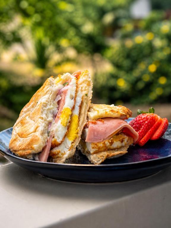 Suite Matrimonial con Piscina Desayuno Ambiente Exclusivo - 2