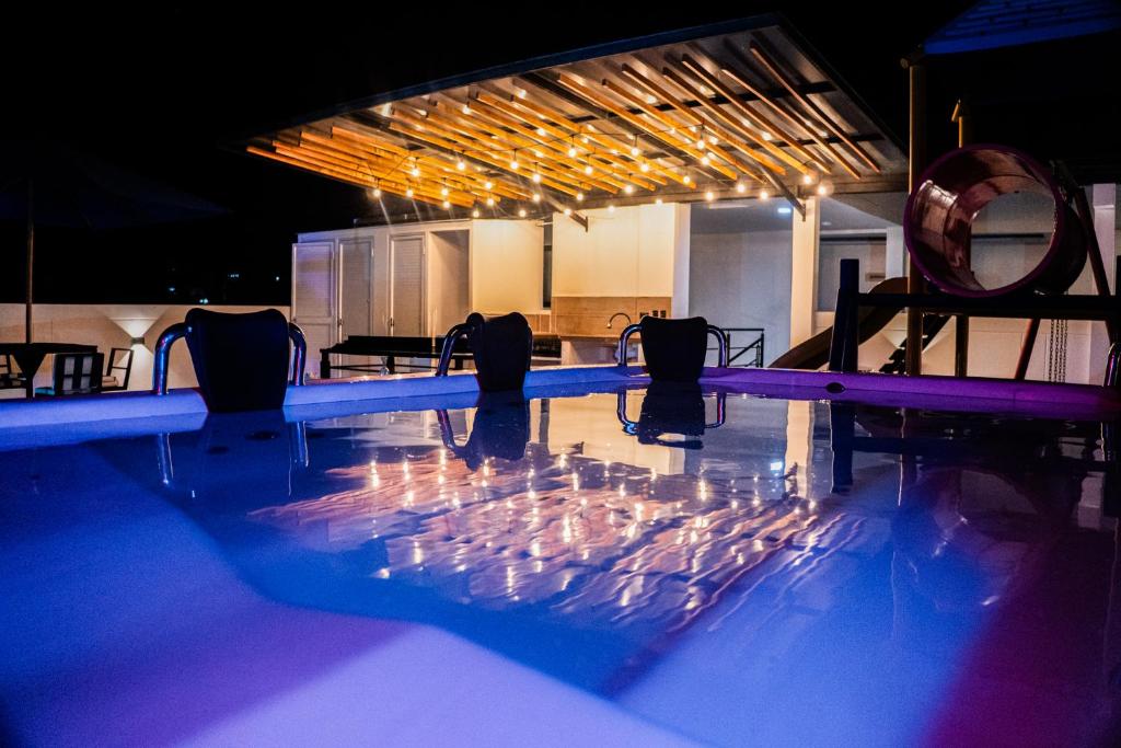 Luxurious Apartment with Jacuzzi and Private BBQ - 1