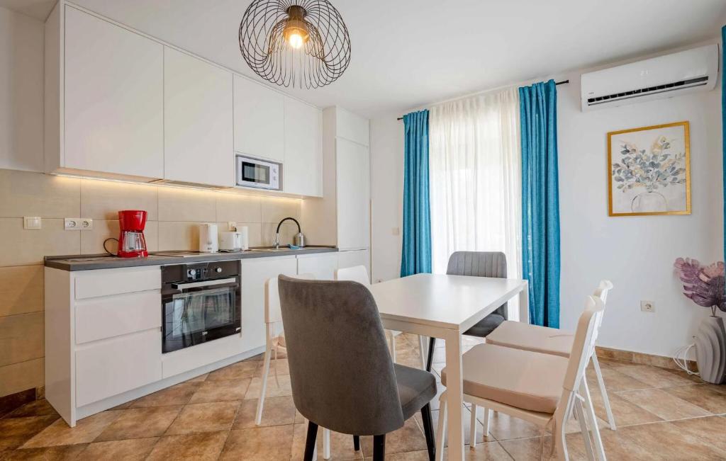 Amazing Apartment In Kotor With Wifi - 3