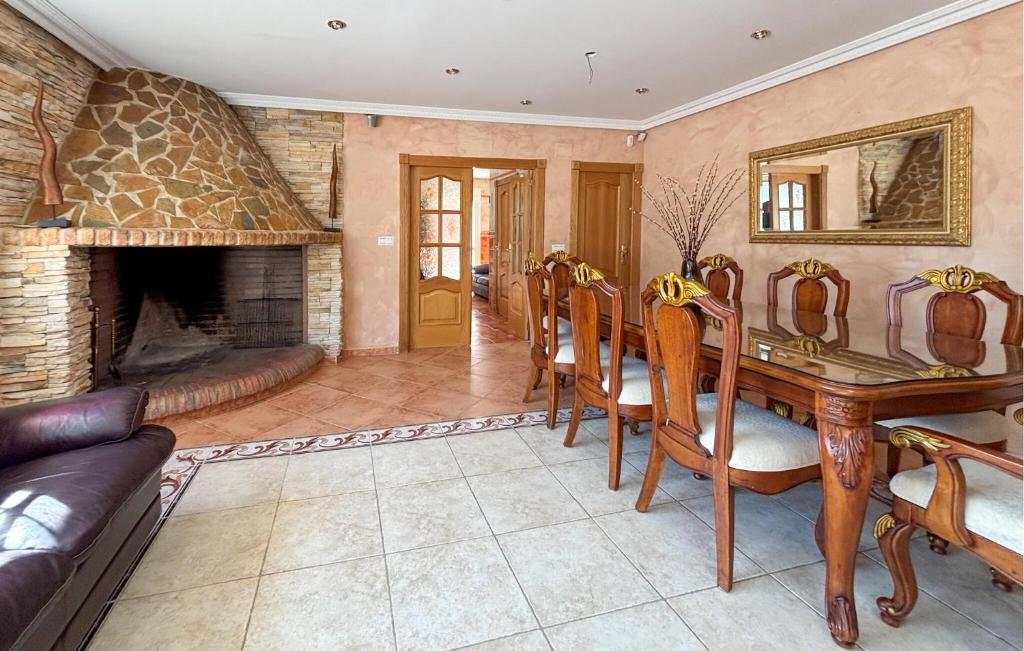4 Bedroom Stunning Home In Villajoyosa - 4