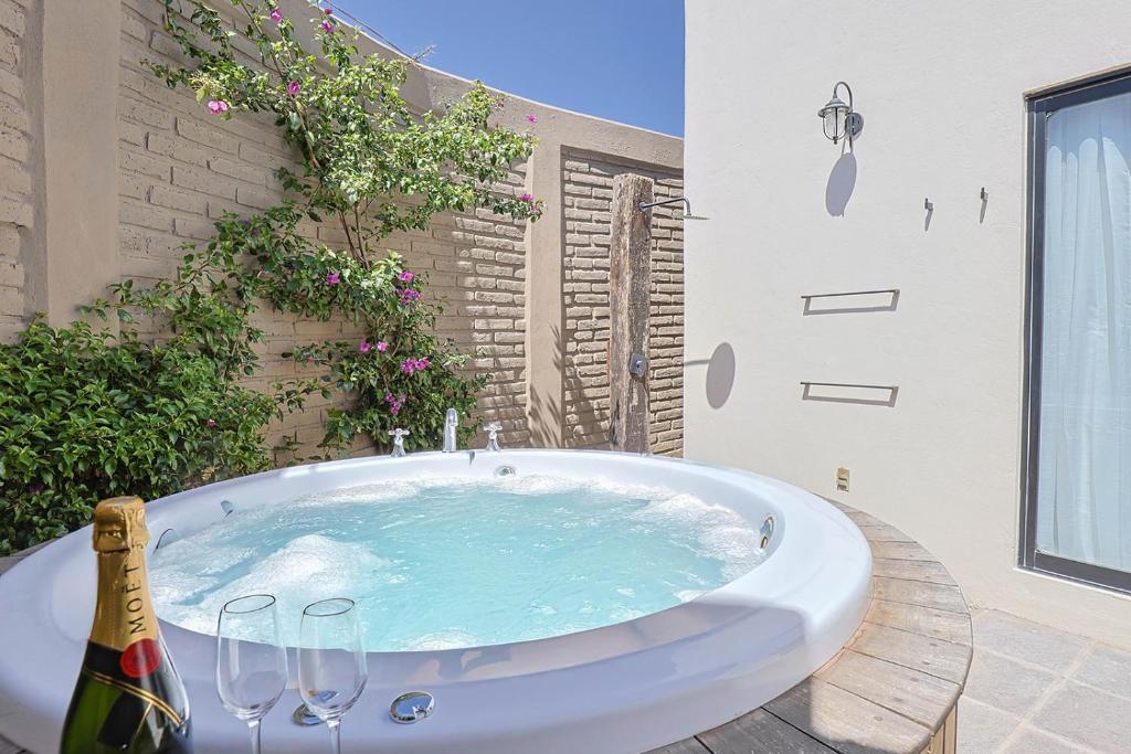 Private Hot Tub - 5BR Home in Nueva Escondida - 4