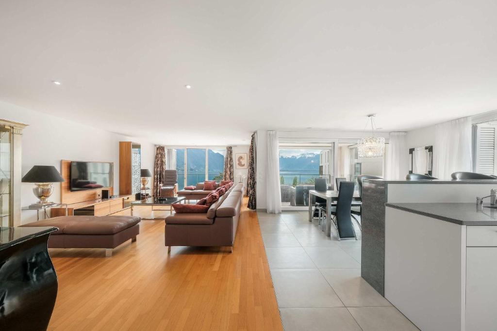 Luxury Apartment in Montreux with Panoramic Views by GuestLee - 4