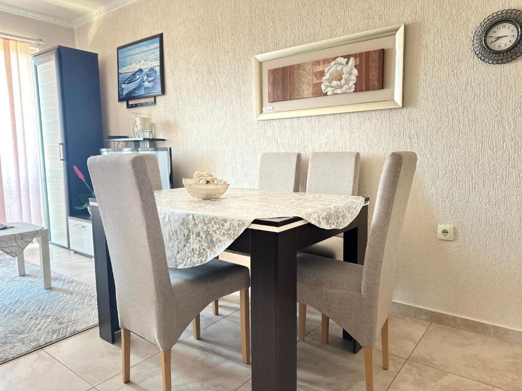 Vila Lastva, Apartment No 1 - 5