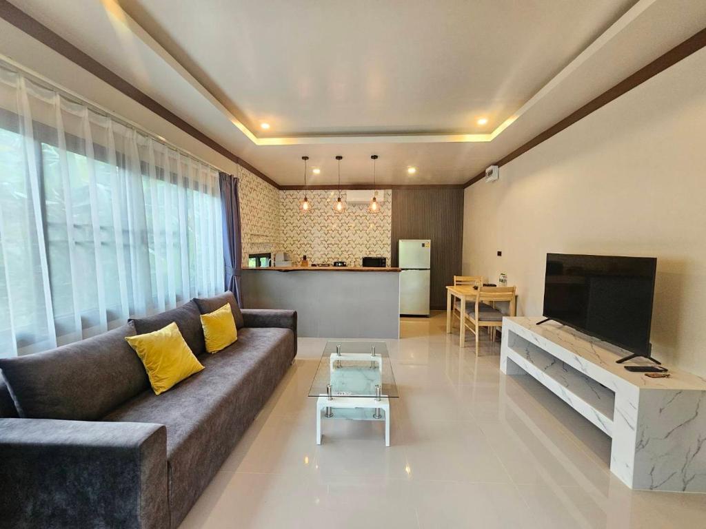 Shared lounge/TV area