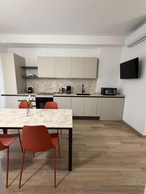 La Rocca Apartment Lake View - 1