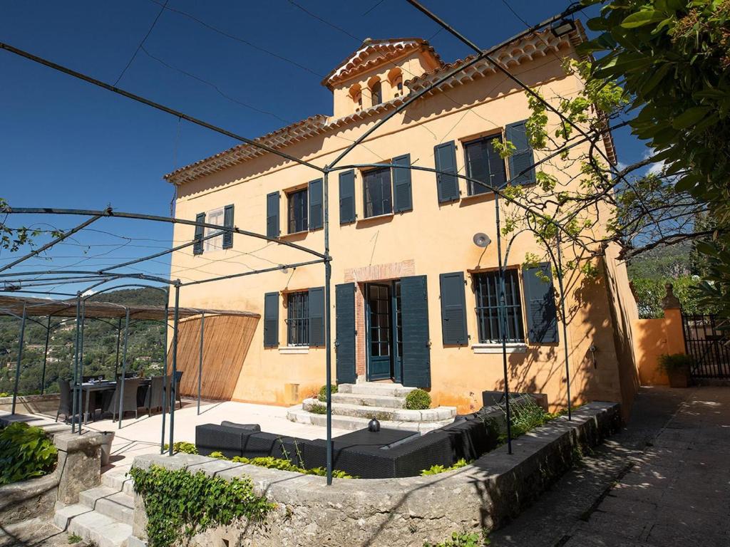 18thC perfumer's home, heated pool & view - 2