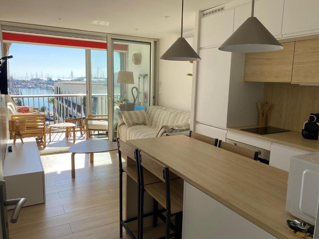 BEL APPARTEMENT CENTRAL - Vue PORT Et MER - Parking - Clim - WIFI - 4